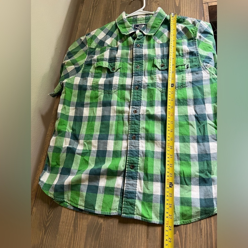The North Face Men’s Large Plaid Short Sleeve Button Up Shirt - Picture 6 of 6